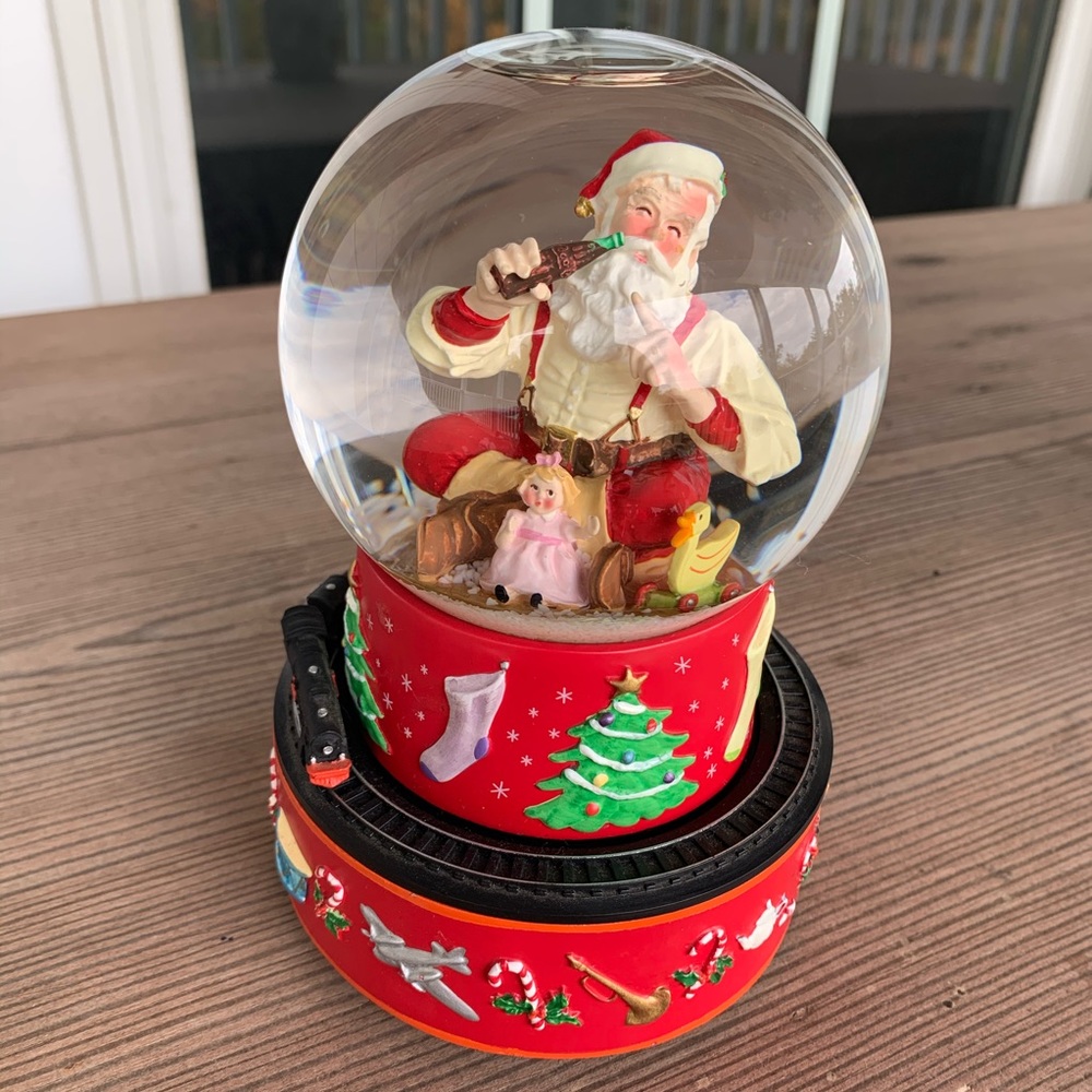 Coca-Cola Christmas Santa Claus Musical Snow Globe